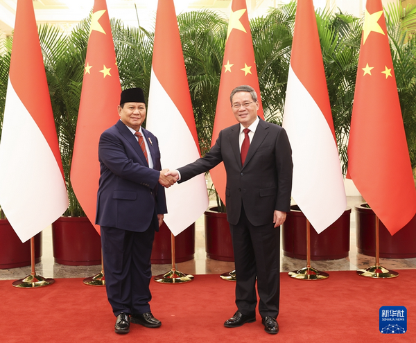 Li Qiang Meets with Indonesian President-elect Prabowo Subianto