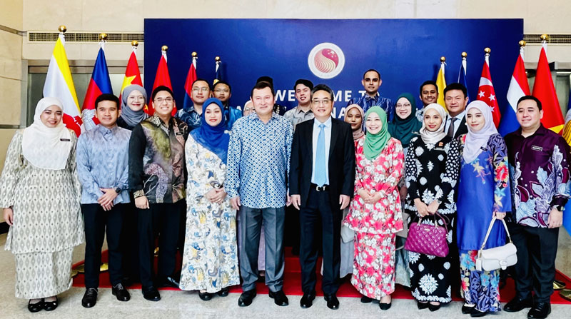 Malaysian Young Diplomats Visit the ACC