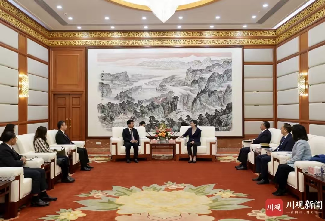 Shi Zhongjun Together with Laos Ambassador  Meets Governor of Sichuan