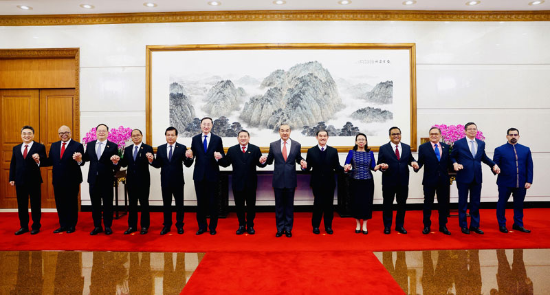 Shi Zhongjun Invited to the Meeting between Wang Yi and the ASEAN Committee in Beijing