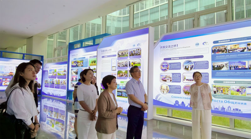 史忠俊秘书长率团考察上合组织农业培训示范基地