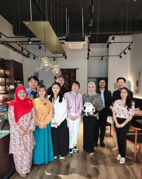 The ACC Organizes a Cultural Tour for Chinese Online Influencers in Brunei