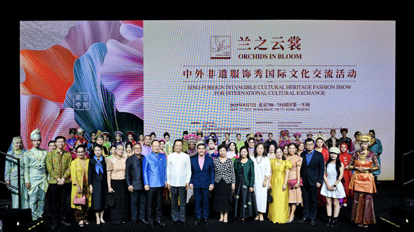 ASEAN and China Heritage Costumes Shine at China Fashion Week